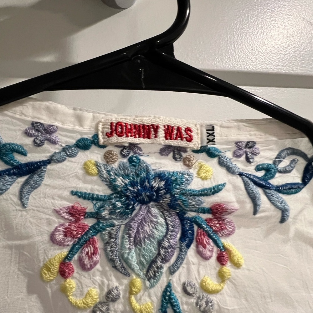Beautifully embroidered flowy blouse hardly worn
